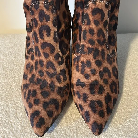Marc Fisher Leopard Tall Stretch Boots Women's Size 7M - Picture 4 of 7